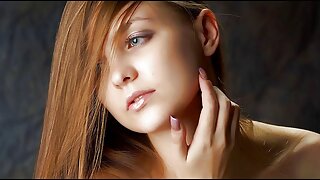 گستاخ چھاتی کے ساتھ  ...