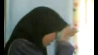 دو سنہرے بالوں والی  ...